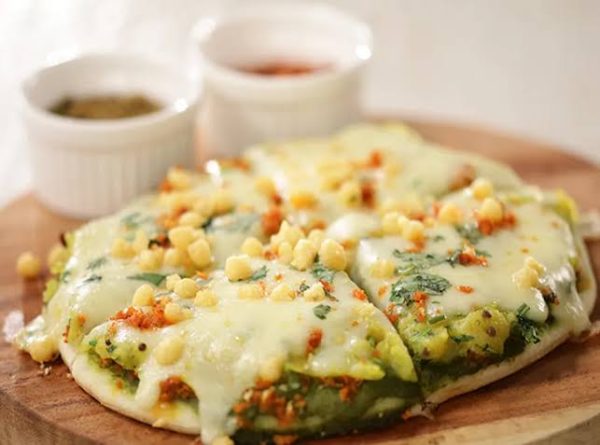 Cocktail Vadapav pizza
